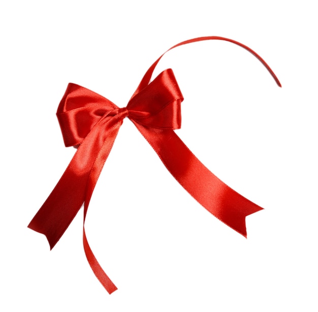 Ruban rouge brillant avec archet isolé sur blanc