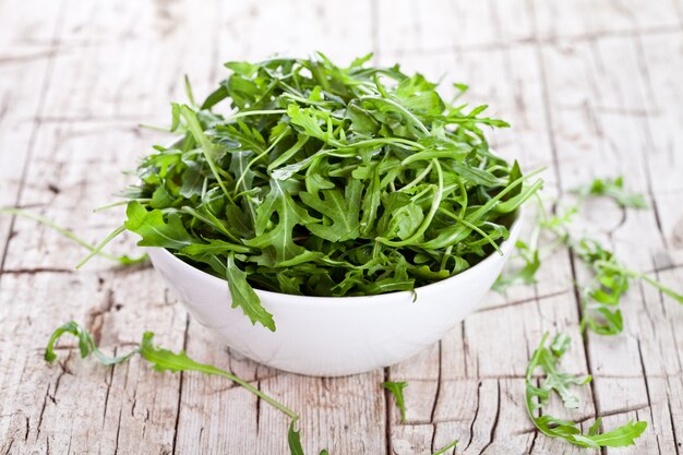 Rucola dans un bol