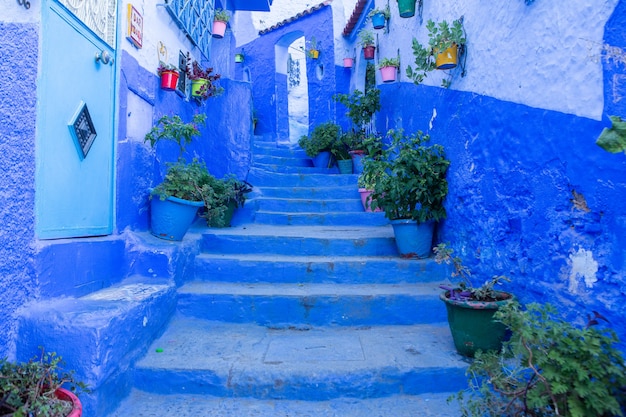 Photo rue bleue et maisons à chefchaouen maroc