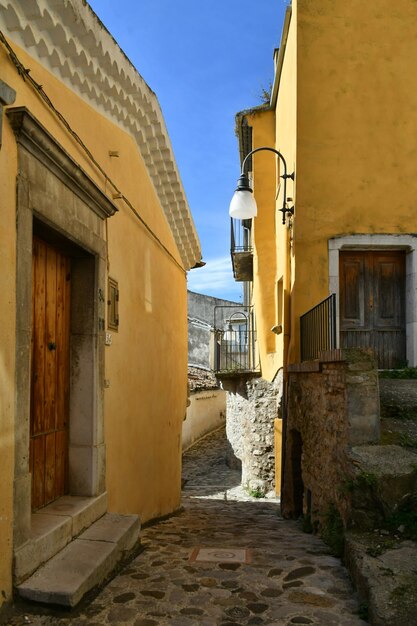 Une rue de Calitri, une ville pittoresque de Ca