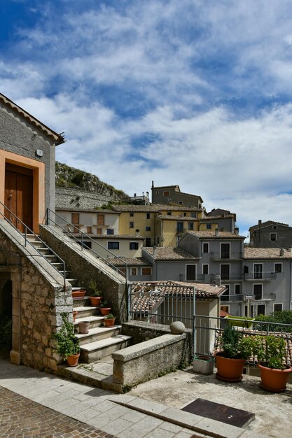 Photo une rue de castelgrande, un village rural de la province de potenza en basilicate, en italie