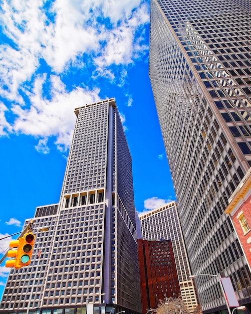 Rue dans le quartier financier de Lower and Downtown Manhattan, New York des États-Unis. Skyline et paysage urbain avec des gratte-ciel aux États-Unis d'Amérique, NYC, États-Unis. Route et architecture américaine.