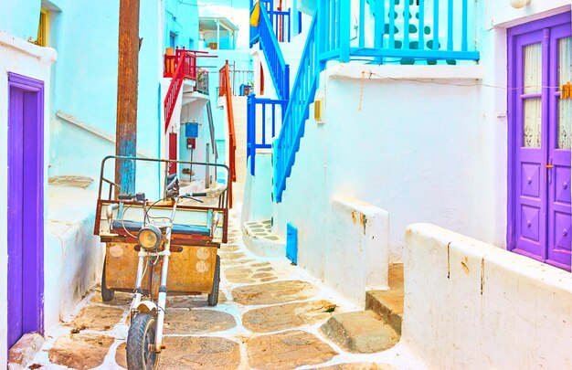 Photo rue étroite dans la ville de mykonos, grèce