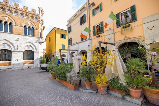 Rue étroite magnifiquement aménagée à grosseto