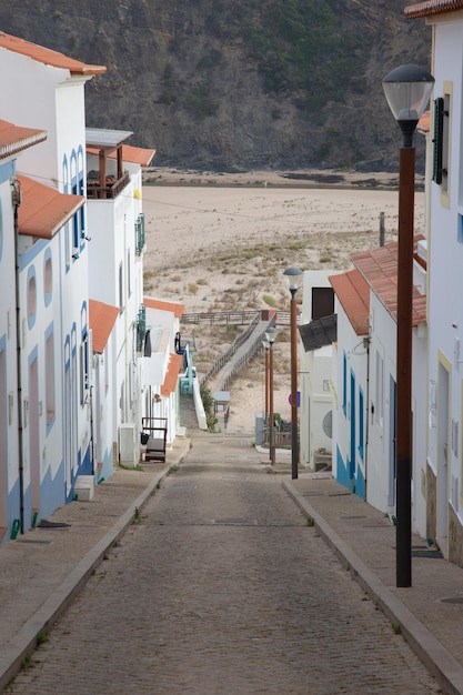 Rue jusqu'à la plage Odeceixe, Algarve, Portugal