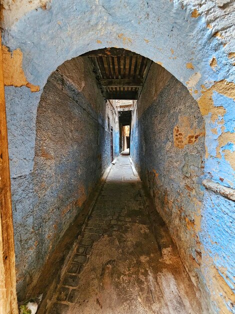 Rue de la médina de Fès au Maroc