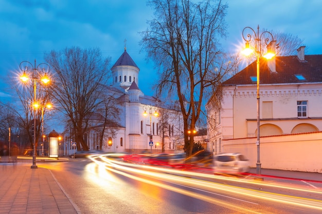 Rue pittoresque la nuit Vilnius Lituanie