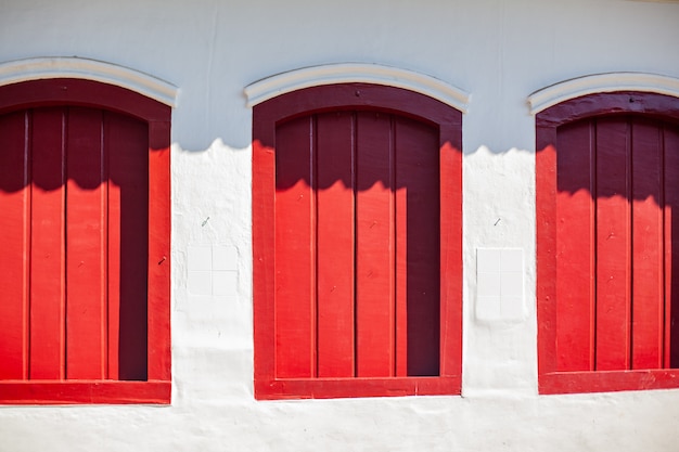 Rue et vieilles maisons coloniales portugaises du centre-ville historique de Paraty, État de Rio de Janeiro