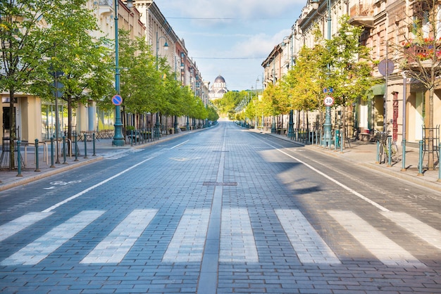 Photo rue de la ville avec route vide