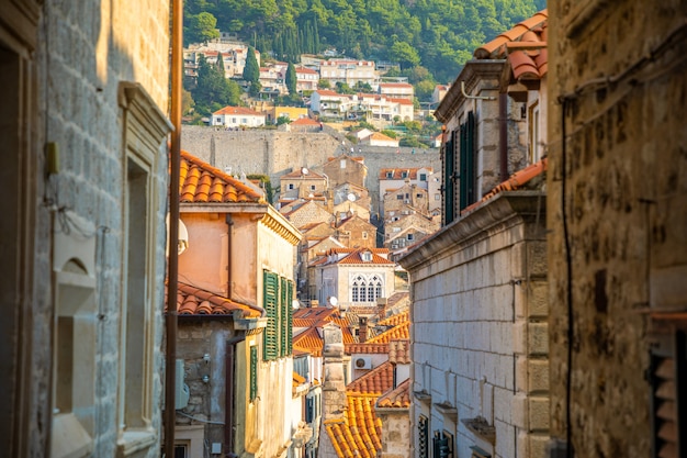Ruelle médiévale dans la vieille ville de Dubrovnik, Croatie