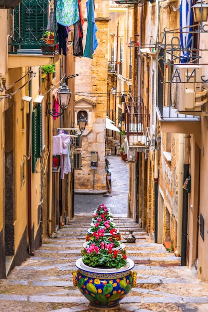 Photo les ruelles de cefalu, en sicile, en italie