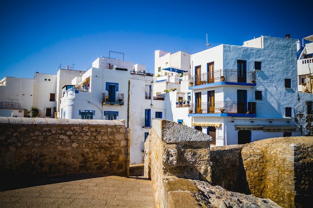 rues et architecture le long de la ville côtière méditerranéenne en Espagne