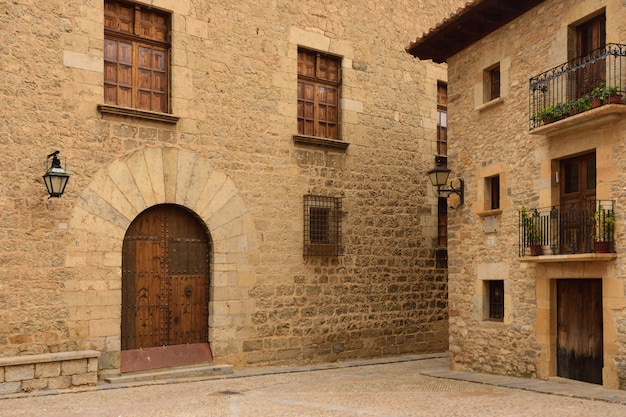 Rues et coins du village médiéval de Mirambel, Maestrazgo, province de Teruel, Aragon, Espagne
