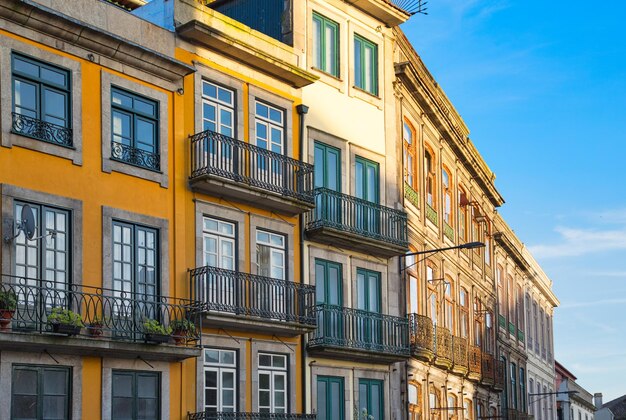 Rues colorées de Porto une architecture près de Rio Douro Portugal