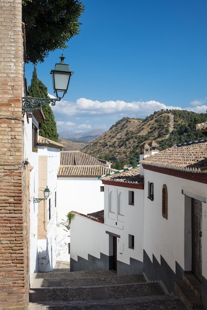 Rues étroites escarpées à Grenade Espagne