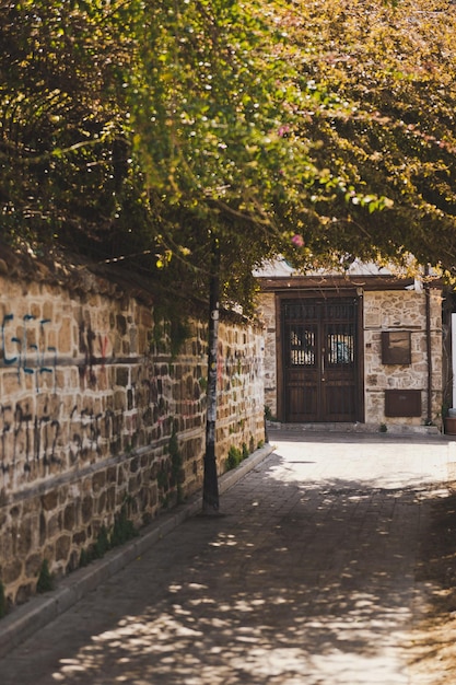 Photo les rues étroites de la partie ancienne d'antalya 8613