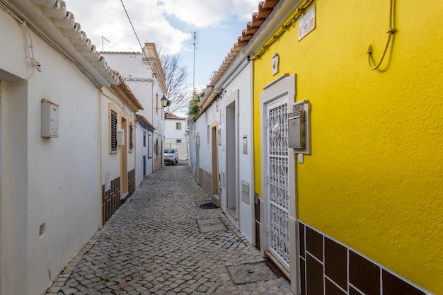 Rues étroites typiques de la ville de Loulé