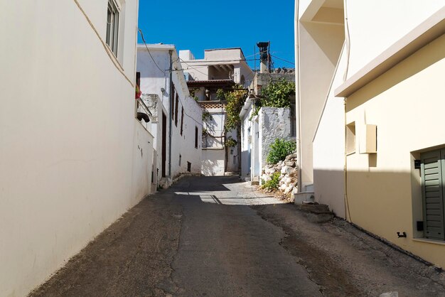Les rues étroites d'une ville rurale sur l'île de Crète