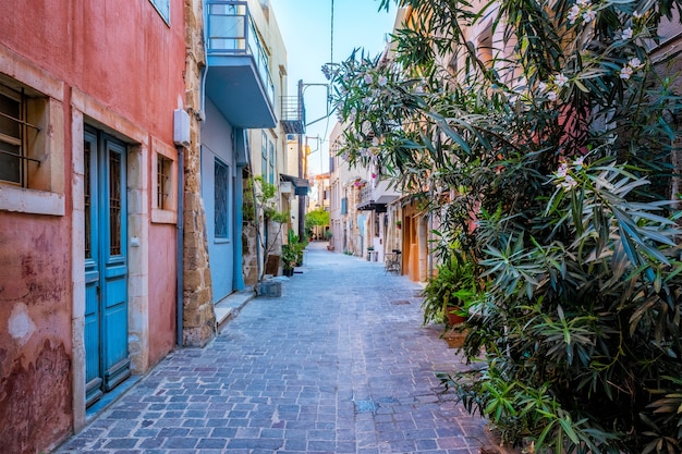 Rues pittoresques scéniques de la ville vénitienne de Chania Chania Creete Grèce
