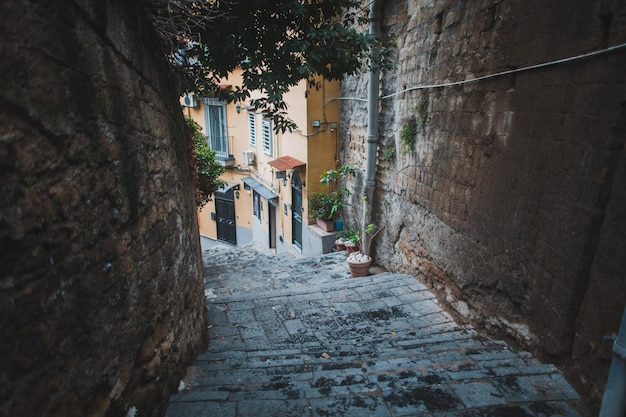 Rues pittoresques typiques de Naples Italie. Des lieux très atmosphériques et cinématographiques dans la vieille ville