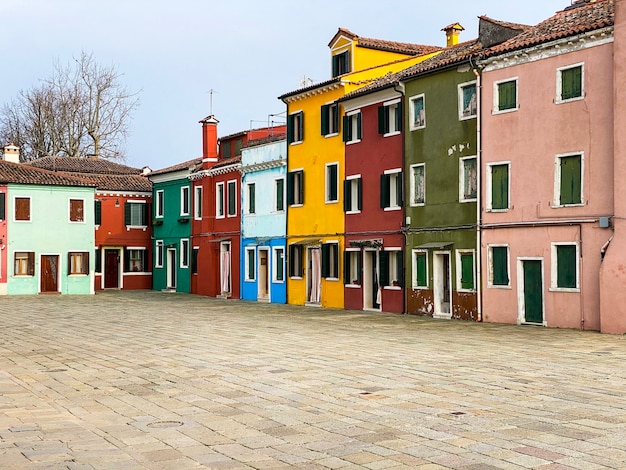 Rues typiques et très colorées de Burano, Venise, Italie
