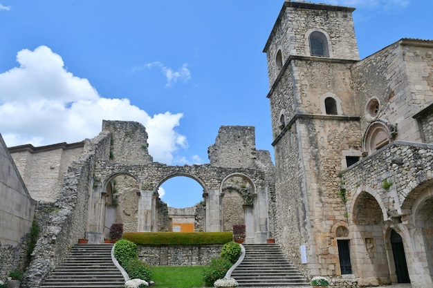 Les ruines de l'abbaye de Goleto, un monastère médiéval situé en Campanie Italie