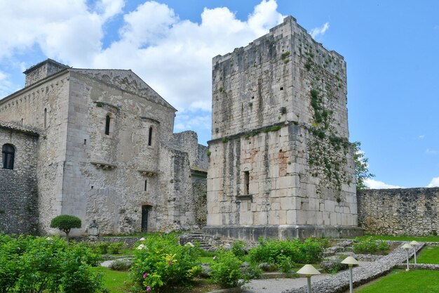 Les ruines de l'abbaye de Goleto, un monastère médiéval situé en Campanie Italie