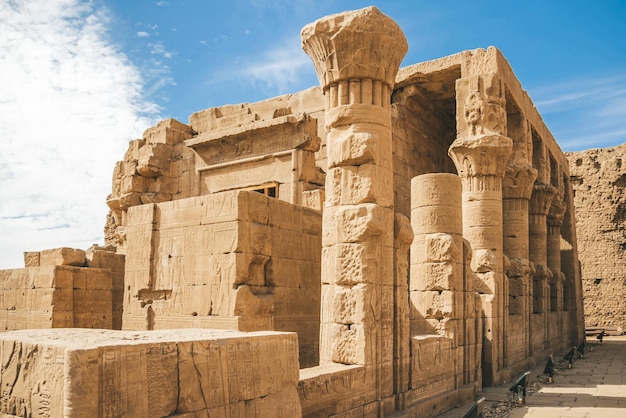 Les ruines de l'ancien temple d'Horus à Edfou Egypte