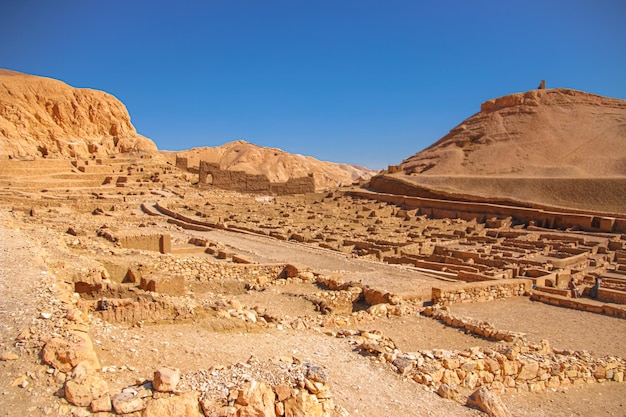 Ruines de l'ancienne Deir elMedina, l'une des nécropoles thébaines