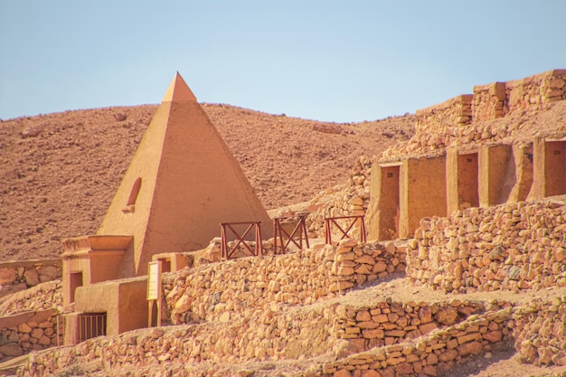 Ruines de l'ancienne Deir elMedina, l'une des nécropoles thébaines