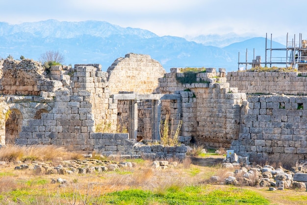 Les ruines de l'ancienne ville de perge perge est une ancienne ville grecque du sud de la méditerranée