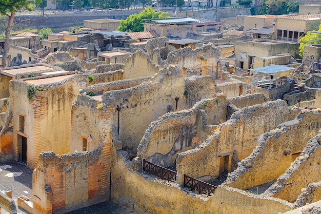 Ruines de l'ancienne ville romaine d'Herculanum sur les rives du golfe de Naples