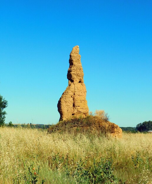 ruines anciennes dans les paysages ruraux de la région d'EslaCampos