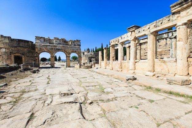 Ruines anciennes à Hiérapolis, Pamukkale, Turquie.