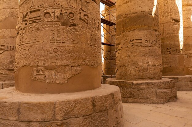 Ruines antiques du Temple de Karnak à Louxor Thèbes Egypte Le plus grand complexe de temples de l'antiquité au monde Patrimoine Mondial de l'UNESCO