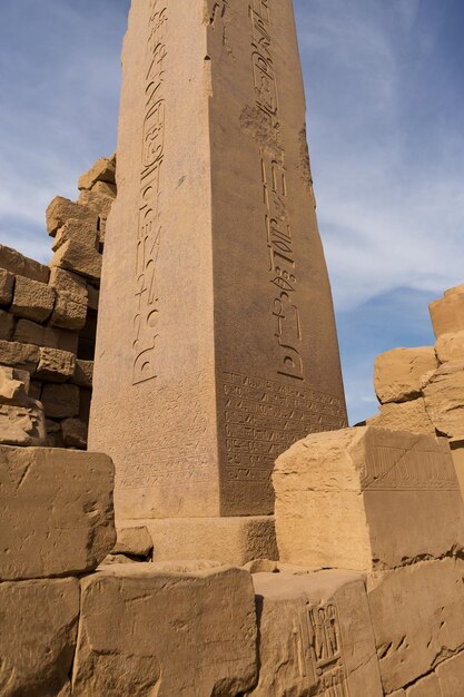 Ruines antiques du temple de Karnak à Louxor (Thèbes), Egypte. Le plus grand complexe de temples de l'antiquité dans le monde. Patrimoine mondial de l'UNESCO