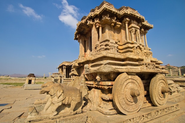 Ruines antiques des temples de Hampi, Karnataka, Inde. Monument de char - symbole de Karnataka, Inde