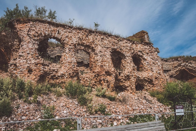 Ruines de casernes dans la forteresse d'Oreshek en Russie