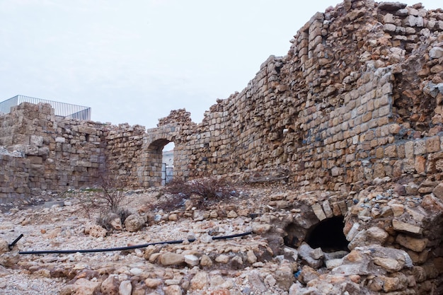 Ruines sur la côte dans la vieille ville d'Acre