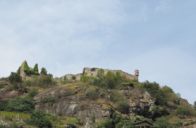 Ruines du château de Pont Saint Martin