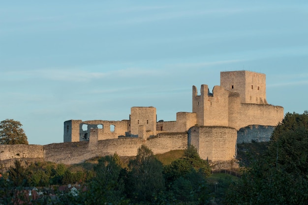 Ruines du château de Rabi