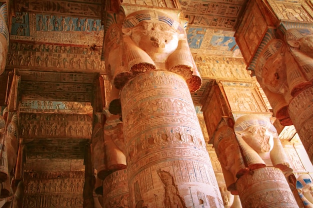 Les ruines du magnifique temple antique de Dendérah ou Hathor Egypte Dendérah