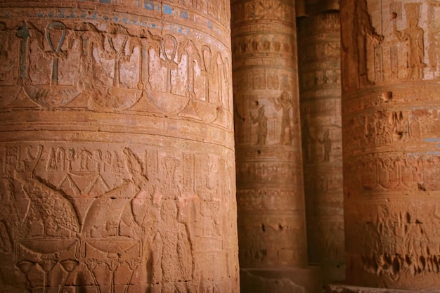 Les ruines du magnifique temple antique de Dendérah ou Hathor Egypte Dendérah