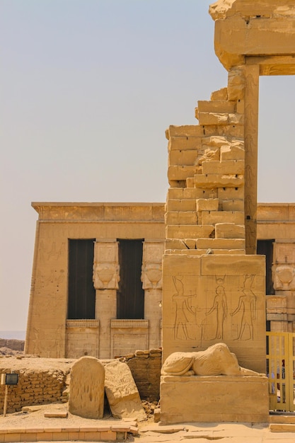 Les ruines du magnifique temple antique de Dendérah ou temple d'Hathor. L'Egypte, Dendérah, un ancien temple égyptien près de la ville de Ken.