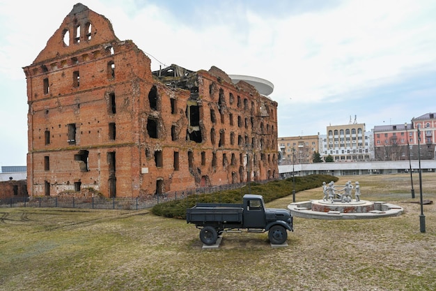 Les ruines du moulin Gerhardts Mill ou Grudinins Mill un bâtiment de moulin à vapeur détruit pendant les jours de la bataille de Stalingrad et non restauré