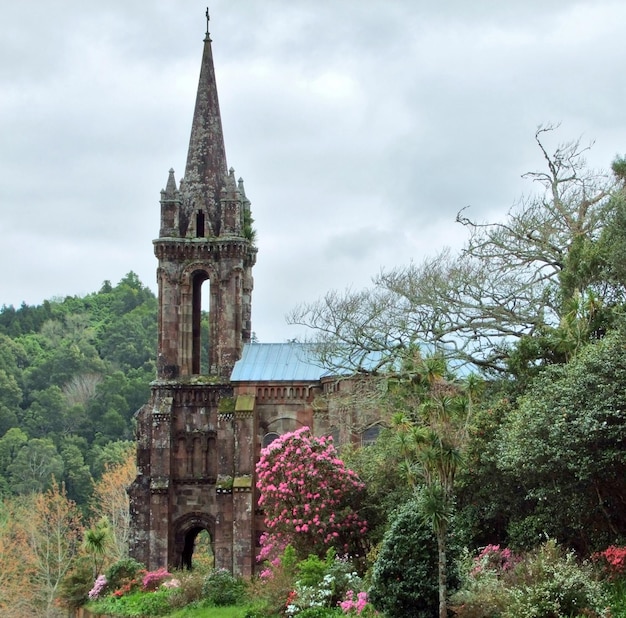 Ruines d'une église sur l'île de São Miguel