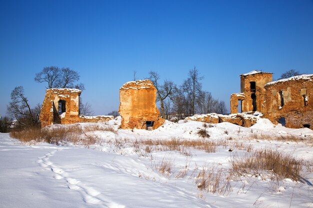 Les ruines de la forteresse, située dans le village de Golshany, Biélorussie