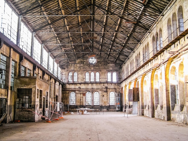 Ruines HDR de l'atelier de réparation de trains OGR Officine Grandi Riparazioni i