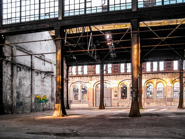 Photo ruines hdr de l'atelier de réparation de trains ogr officine grandi riparazioni i