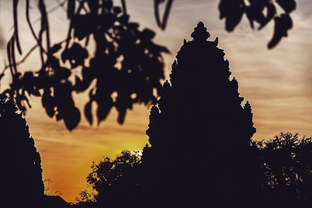 Ruines en pierre du complexe du temple d'Angkor Wat, le plus grand monument religieux et site du patrimoine mondial de l'UNESCO